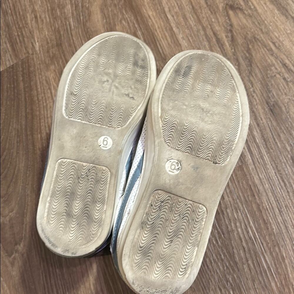 Universal Thread Womens White Sneakers Low-Top Casual Perforated 6 blue - Picture 6 of 6
